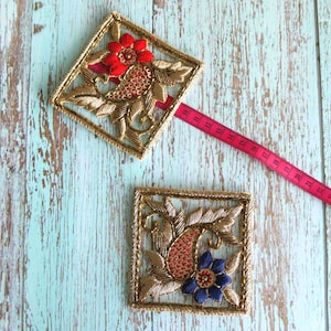 Złota haftowana naszywka kieszonkowa, ręcznie robiona aplikacja w stylu boho z indyjskimi kwiatami