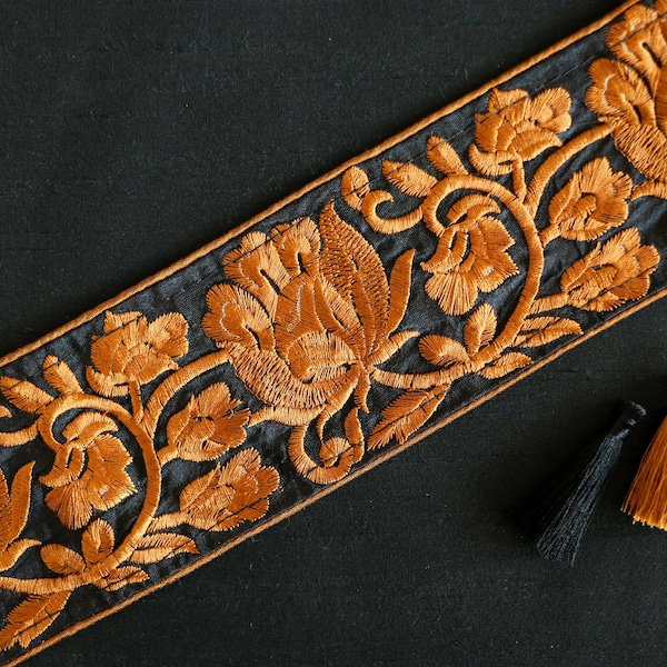 Garniture brodée rose orange noire, bordure de tissu floral indien, dentelle florale, bordure de broderie parsi, bordure de saree florale, prix / mtr