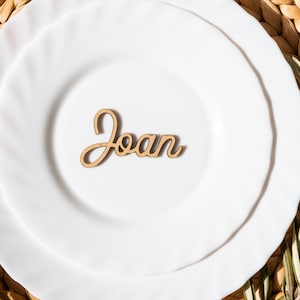 Marca sitios de madera con nombre troquel. Etiquetas decorativas para bodas y eventos. Detalles personalizados de regalo para invitados