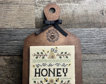 Stained and Engraved Bee Cutting Board for Cross Stitch, Embroidery, and Needlework Finishes