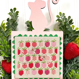 THE REMY Mouse Finishing Board for Petal Pusher’s Nibblers Pattern - Cross Stitch Finishing Board
