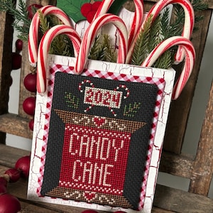 Afwerkingsdoos en CANDY CANE-spoel van Crafty Bluebonnet Designs - kruissteekpatroon en afwerkingsbord | Pakket | Instellen: