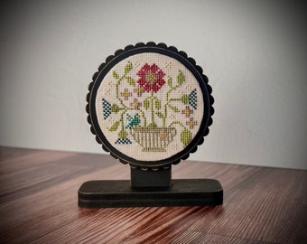 THE SCALLOPED STAND -  Cross Stitch, Embroidery, and Needlework Finishing Frame | Board