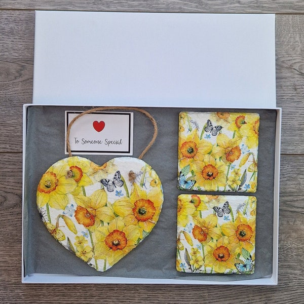 Daffodil Flowers Wall Hanging with Matching Coasters, Yellow White Decoration, Flower Daffodil Gifts, Ideas for Her, Birthday Gifts