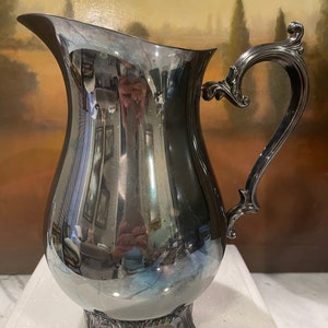 Glass Water Pitcher with Rich Gold Design - World Art Glass - Murano Glass  Gifts Co.