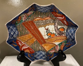 Old Japanese Imari Hand Painted Porcelain Dish / Fine Art Ceramics  / Japanese Ceramics / Scalloped Edge / Rich Vibrant Color / Old Stickers