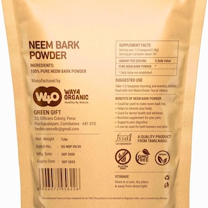 Może przedstawiać: Beżowa torba z proszkiem z kory neem z napisem "Neem Bark Powder" i "100% Pure Neem Bark Powder". Torba pochodzi od Way4 Organic i podaje wagę netto 454 gram&oacute;w. Zawiera r&oacute;wnież informacje o wartości odżywczej i sugestie dotyczące użytkowania.