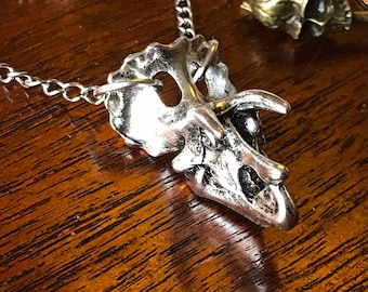 Pendentif tête de mort tricératops : collier dinosaure en acier inoxydable
