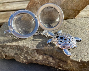 Tea Infuser, loose tea infuser, Mesh Tea Strainer, herb infuser, Sea Turtle Charm novelty tea infuser, sea turtle gift, turtle tea gift