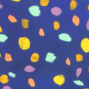 以下が含まれることがあります： 青い背景に黄色、オレンジ、緑、紫のカラフルな点が描かれた抽象画です。
