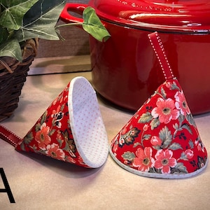 Triangle Hot Pads Set:  Heat Resistant Pot Handle Holders