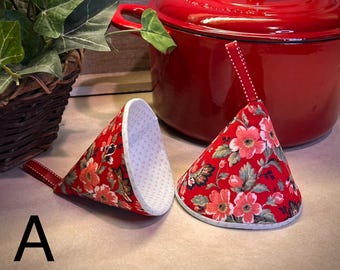 Triangle Hot Pads Set:  Heat Resistant Pot Handle Holders
