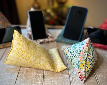 Fabric Cell Phone Pillow Stand: Hands-Free Desk Gadget Holder