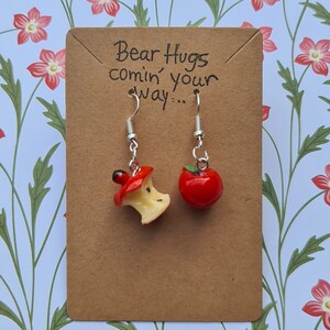 Lindos y divertidos pendientes de manzana y corazón de manzana. Regalo inusual. Regalo para maestros. Joyería.