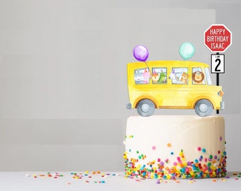 Ruedas en el pastel de autobús, autobús escolar con animales de fiesta, centro de mesa de cumpleaños para niños personalizable - Descargar e imprimir artículo