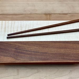 寿司トレイ、箸付き寿司ボード、アンブロシアメープルとボルビアローズウッド