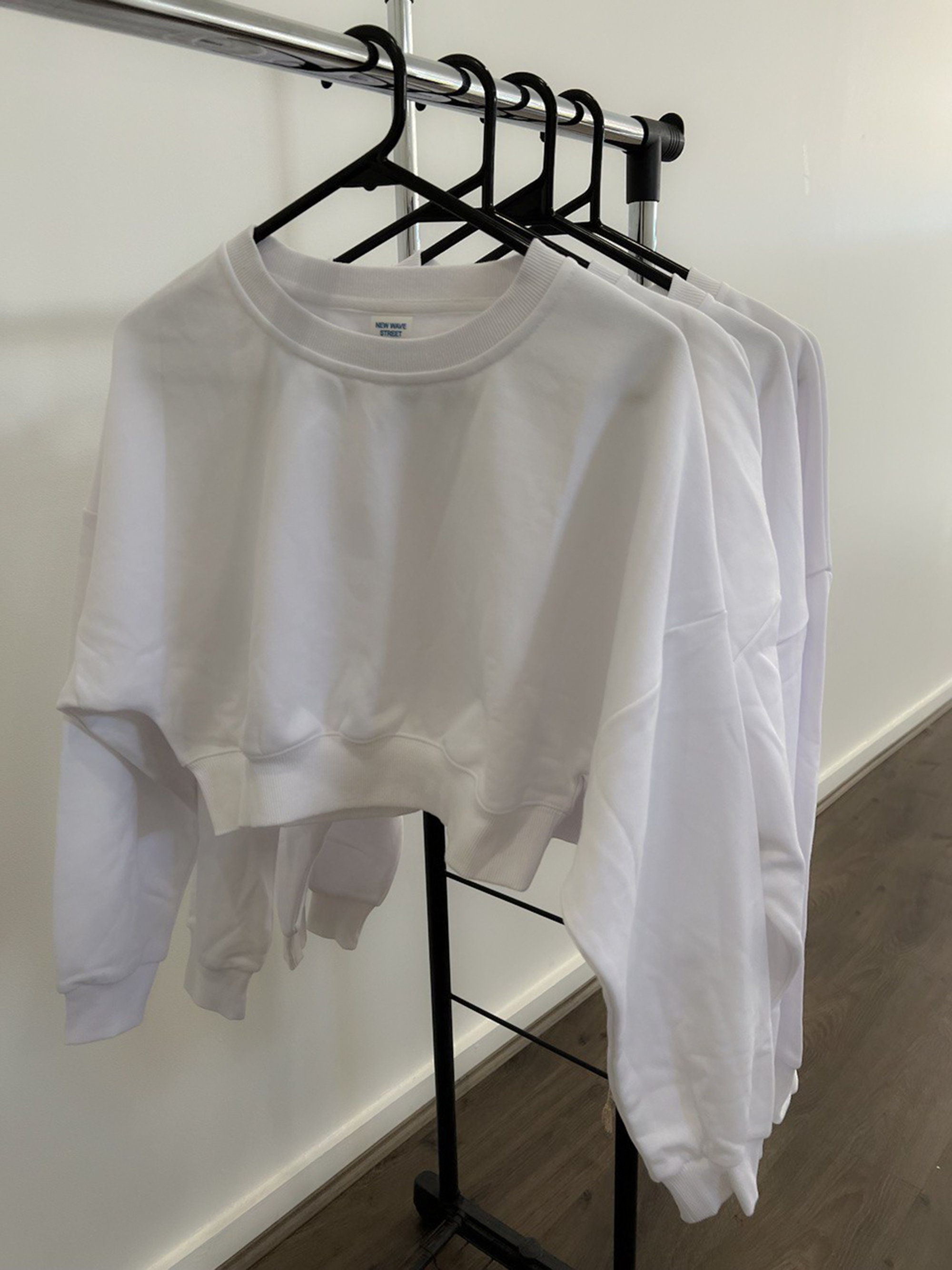 Plain white cropped sweatshirt new arrivals