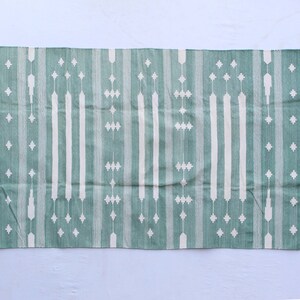 Tappeto tradizionale tessuto a mano di diverse dimensioni - Tappeto a tessitura piatta in cotone geometrico di alta qualità tessuto a mano verde e bianco