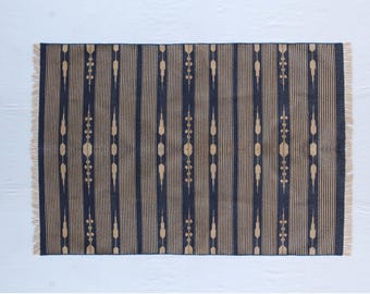 Alfombra tradicional tejida a mano de varios tamaños: azul oscuro y beige dorado, geométrica, de algodón de alta calidad.