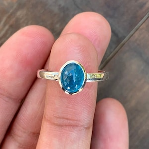Apatite Ring, Neon Apatite Ring, Oval Cabochon, Dainty Ring, Deep Neon Blue Apatite, Caribbean Colour, Minimalist look, Thin Band Ring.