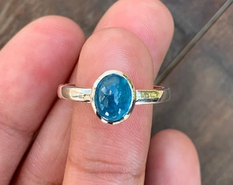 Apatite Ring, Neon Apatite Ring, Oval Cabochon, Dainty Ring, Deep Neon Blue Apatite, Caribbean Colour, Minimalist look, Thin Band Ring.