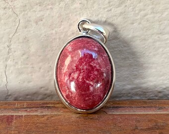 Norway BQ18 cabochon pendant natural stone Thulite 49 carats