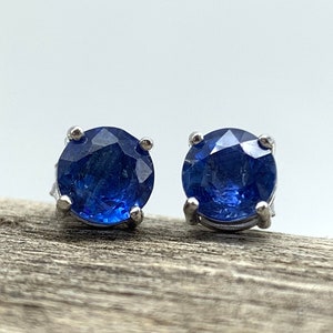 Oorknopjes Himalaya blauw kyaniet in sterlingzilver, koningsblauwe kyanietstekers, helende kristallen, zilveren sieraden, perfect cadeau voor haar