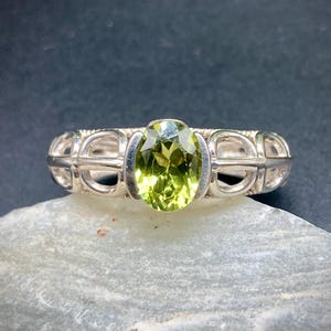 Peridot Ring in Sterling Silver – Oval Faceted Gemstone Ring, US Size 8, August Birthstone Jewelry, Healing Crystal Ring