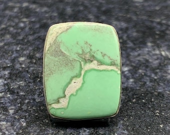 Handgefertigter Ring aus Sterlingsilber mit australischem Edelstein Variscit, Größe 78