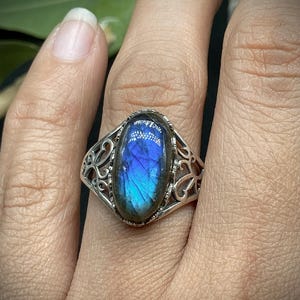 Anillo de plata con labradorita azul natural, hecho a mano, regalo para ella, cristal curativo, fuego azul, oferta de liquidación, talla 9 (EE. UU.)
