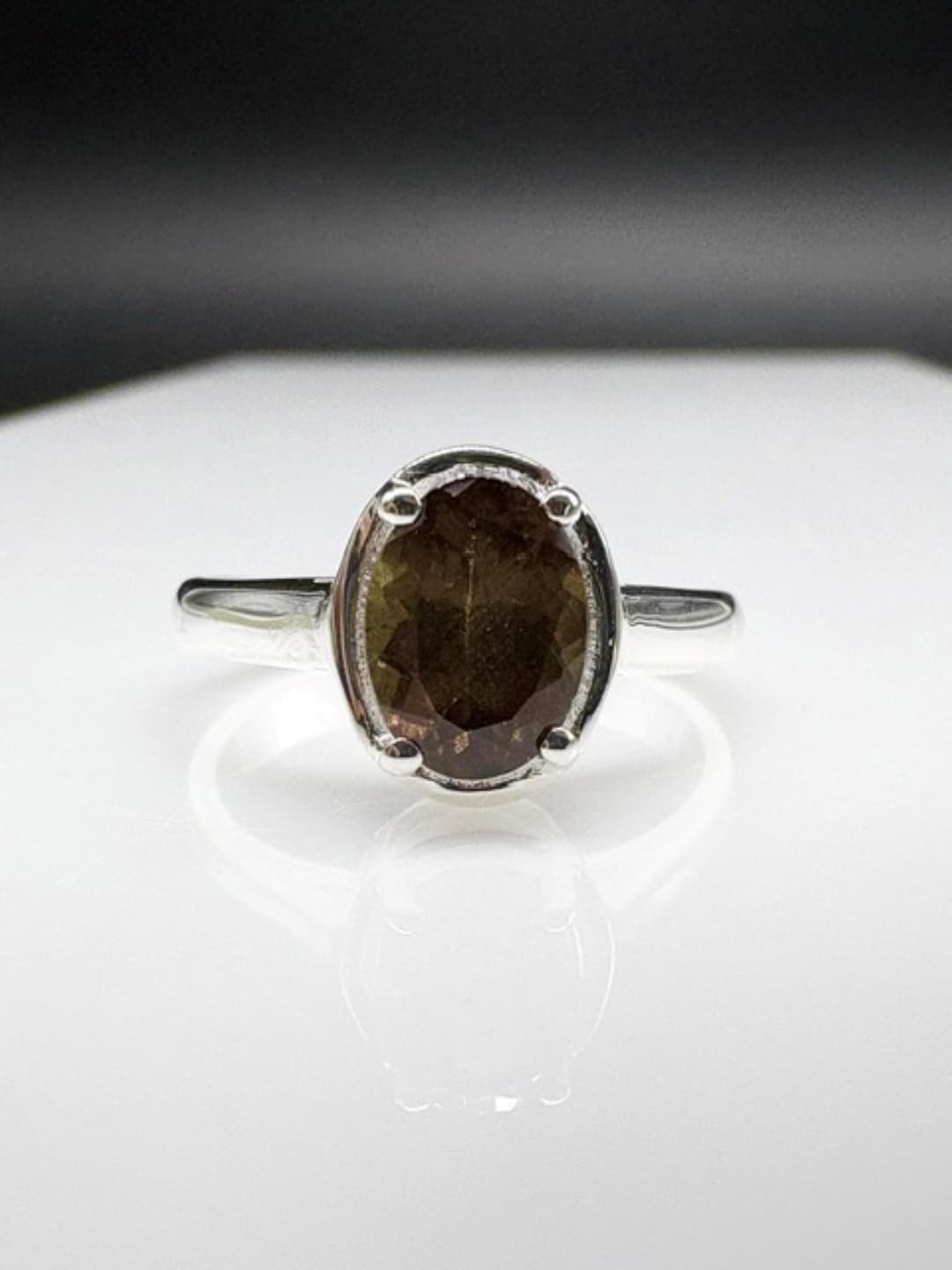 Color Change Garnet Sterling Silver Ring, Minimalist Oval Gemstone - Etsy