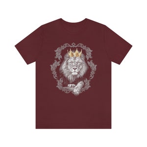 Löwe König T-Shirt, Krone Shirt, König Shirt für ihn, schwarz-weißer Löwe mit Krone Shirt Maroon