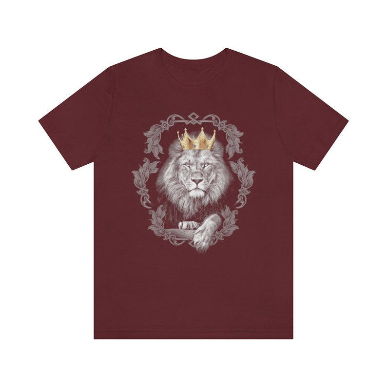 Löwe König T-Shirt, Krone Shirt, König Shirt für ihn, schwarz-weißer Löwe mit Krone Shirt Maroon