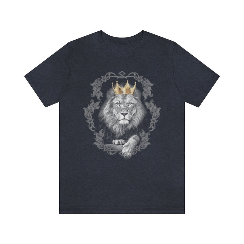 Löwe König T-Shirt, Krone Shirt, König Shirt für ihn, schwarz-weißer Löwe mit Krone Shirt Heather Navy