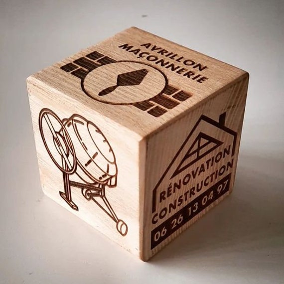 Cube Publicitaire en Bois