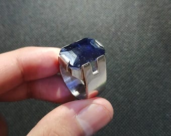 Anillo de zafiro azul natural para hombre, zafiro de Cachemira azul oscuro con corte esmeralda, piedra Neelam, hecho a mano en plata de ley 925, piedra natal de septiembre.