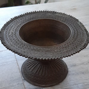 Antique Fine Carved Brass Betel Nut Spitting Bowl/Handcrafted Indian Old Peekdan/Nice Patina Made In India/Brass Pot/Home Decor Collectibles