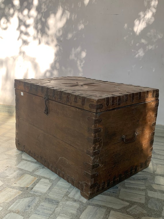ヴィンテージ彫刻木製収納ボックス：インドのトランク家具 - Etsy 日本