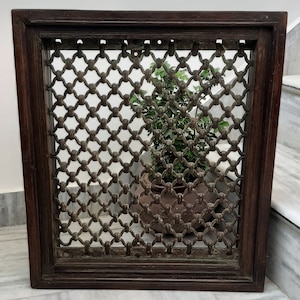 Vintage Jharokha Wanddekor: Handgeschnitztes Holz & Eisen Jali Fenster