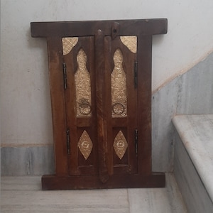 Wooden Wall Hanging Window/Polished Brass Fitting Jharokha/Beautiful Polished Brass Frame/Vintage Wooden Wall Window/Classic 2 Doors Frame