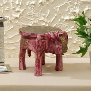 Hölzerner Elefant handgemachter Couchtisch, handgemalt und Messing ausgestattet, indischer vier fertig lackierter Elefanthocker, Beistelltisch, indische Möbel