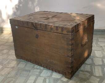 ヴィンテージ彫刻木製収納ボックス：インドのトランク家具 - Etsy 日本