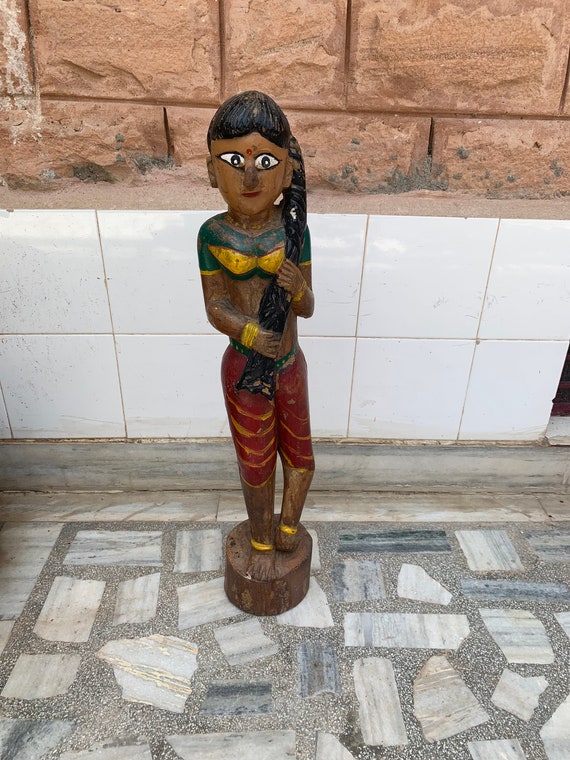 ボリビアの木製置物 男性と女性像 ボリビアの木製置物 男性と女性像 東南アジアの木彫り女性像