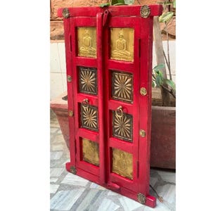 Antique Finish Jharokha Wall Decor/Rustic Red Wooden Window/Brass Fitted Buddha/Heavy Doors/Indian Heritage Decor/Indian Window/Home Decor