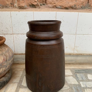 Hölzerner großer Pflanzer / indischer Mitteldekor / Mitteltischstück / handgemachter rustikaler Topf / antike hölzerne Blumenvase / alter Blumentopf / Wohnkultur