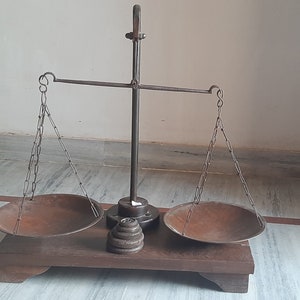 Antique Weighing Scale Balance Iron Metal kitchen Measuring Scale Old Indian Weight Balance Scale Iron Tarazu On Wooden Stand Home Decor