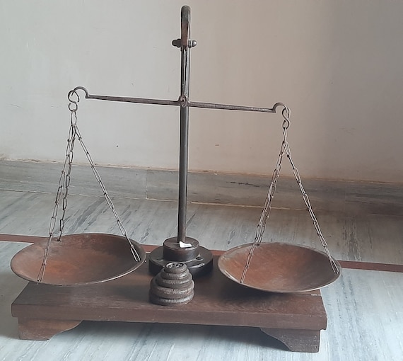 Old Indian Weight Balance Scale/antique Weighing Scale Balance/iron Metal  Kitchen Measuring Scale/iron Tarazu on Wooden Stand/home Decor 