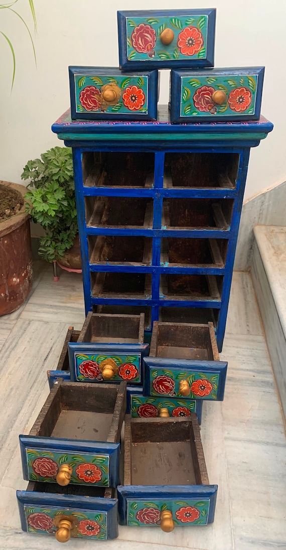 手描きの木製キャビネット：10段引き出し付きインド製収納チェスト