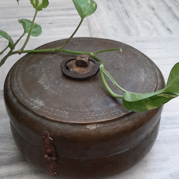 Indian Brass Bread Box/Antique Old Brass Chapatti Box/Storage Box With Lid/Engraved Kitchenware/Brass Tiffin/Indian Traditional Box