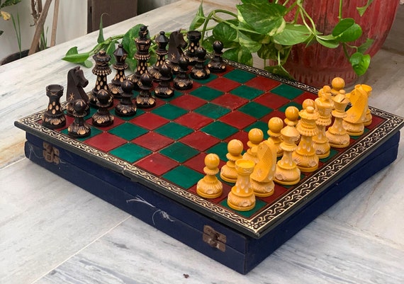 Chess embossed on a piece, controlled by a hands calculated action